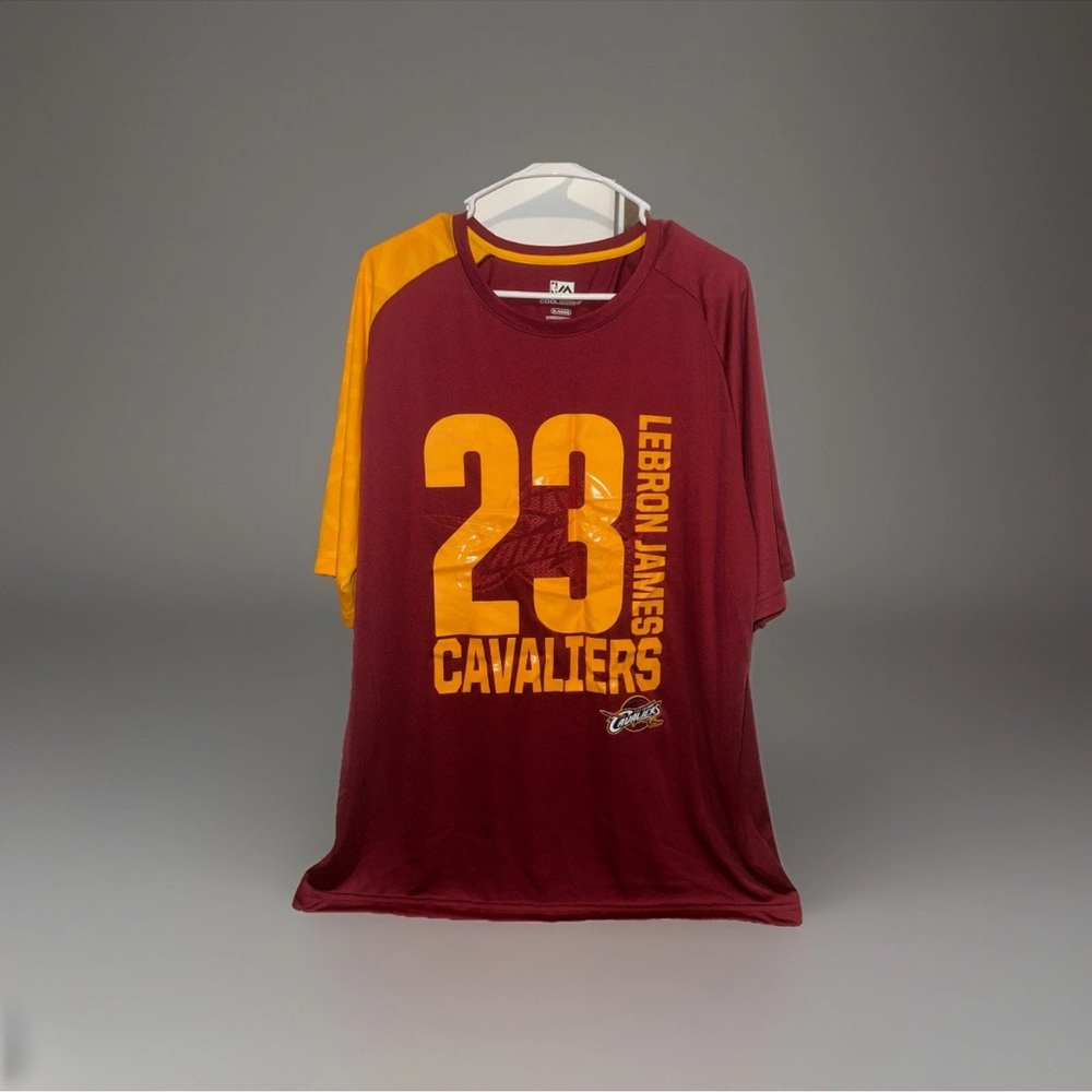 Majestic Cleveland Cavs. No. 23 LeBron James T Shirt Sz XL